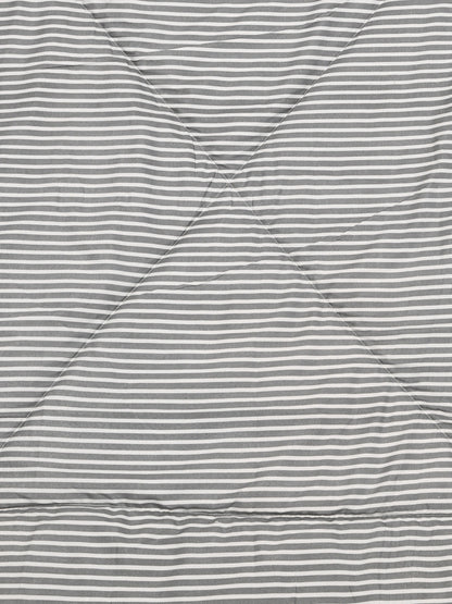 Home Ecstasy Wrinkle and Fade Resistant 150 GSM Floral Quilt (Comforter) - Colour: Teal & Black