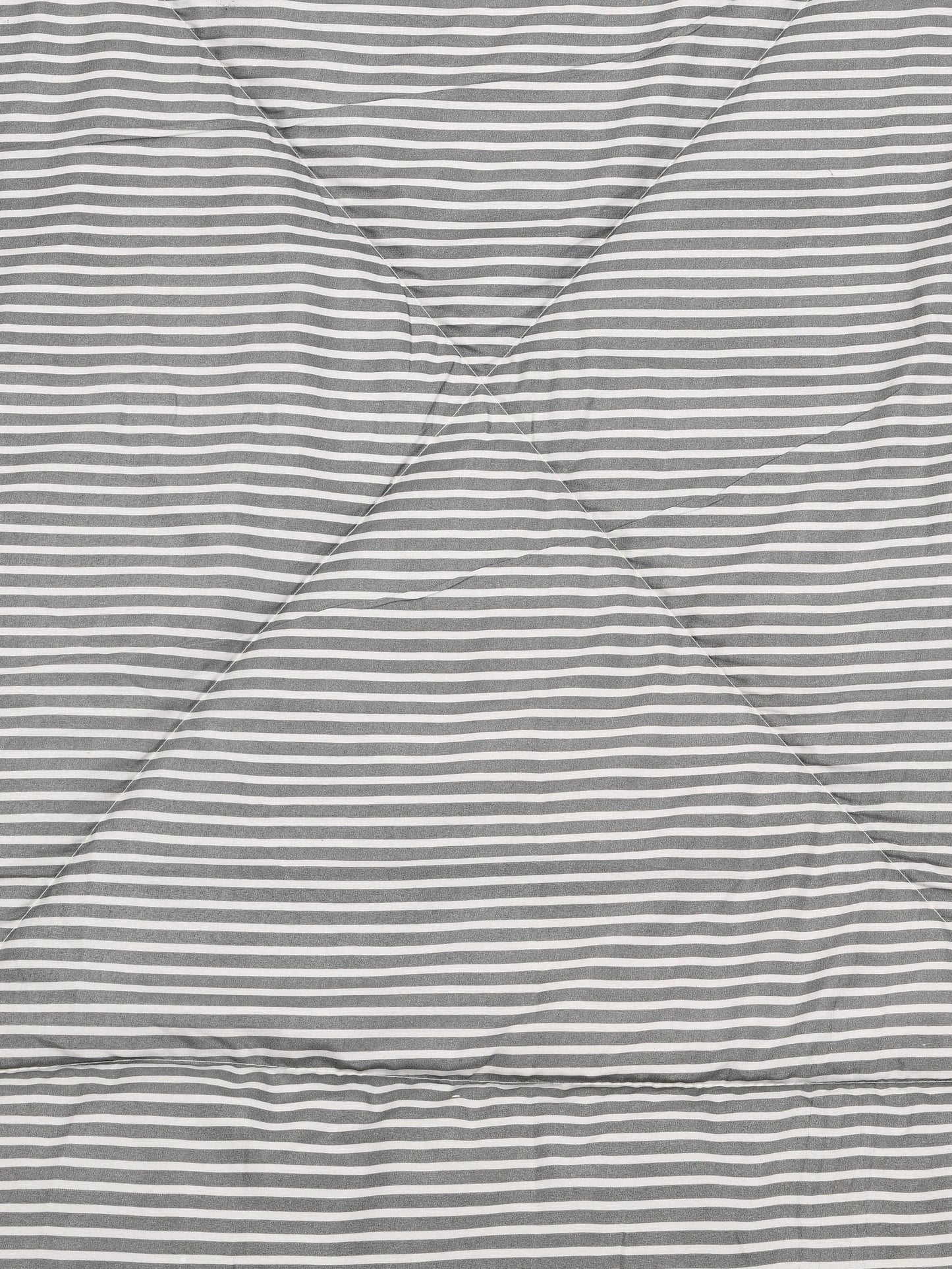 Home Ecstasy Wrinkle and Fade Resistant 150 GSM Floral Quilt (Comforter) - Colour: Teal & Black